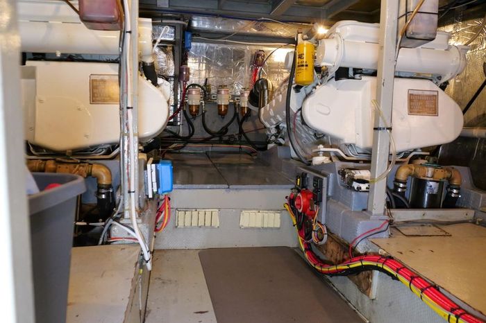 1981 Tollycraft 48 Cockpit Motor Yacht Photo 29 of 53