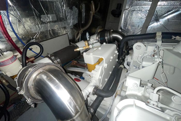 1981 Tollycraft 48 Cockpit Motor Yacht Photo 35 of 53