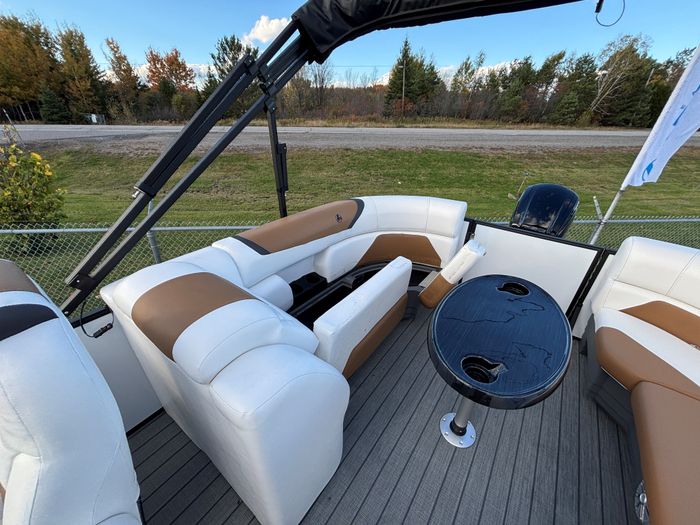 2024 Legend E-Series 23 Lounge Photo 35 sur 38