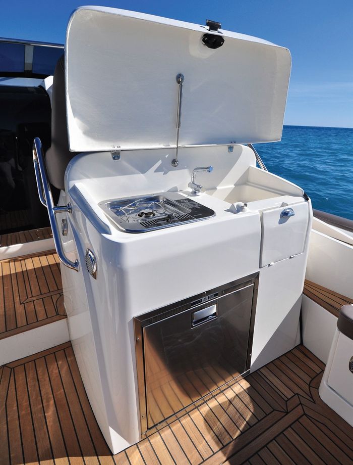 2025 Nuova Jolly Prince 38 Sport Cabin Photo 7 of 8