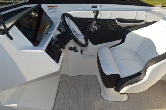 2022 Sea Ray SPX190 4.5L MPI A1 200CV Photo 3 of 14