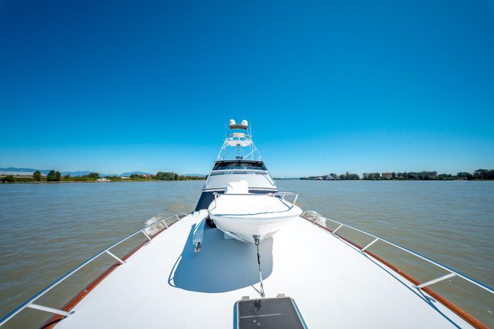 1998 Donzi R73 Photo 19 of 107