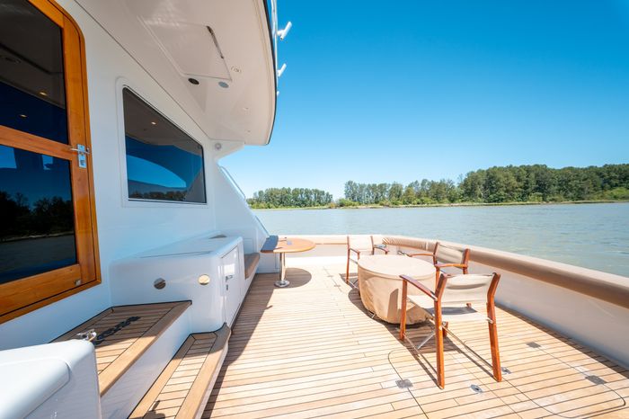 1998 Donzi R73 Photo 21 of 107