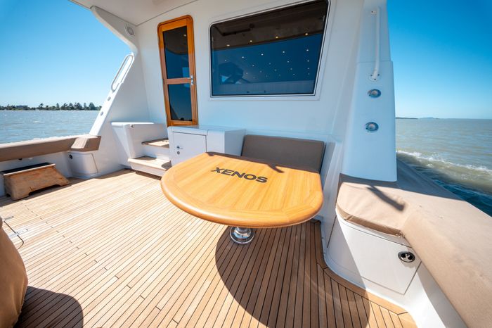 1998 Donzi R73 Photo 27 of 107