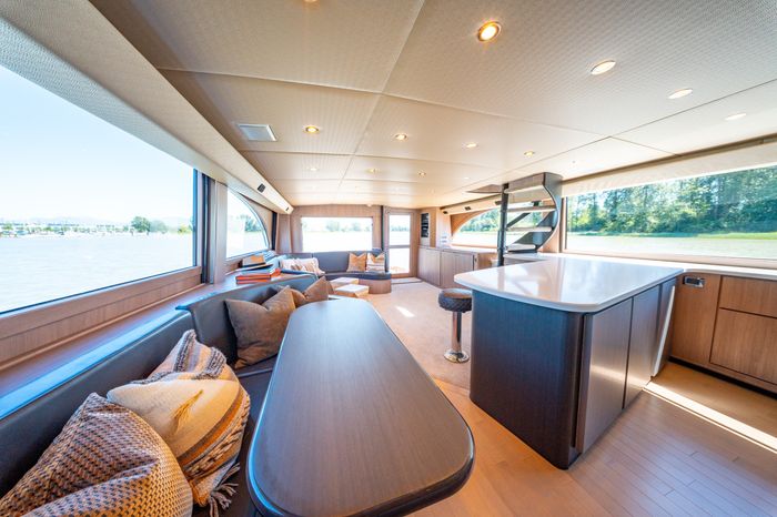 1998 Donzi R73 Photo 35 of 107