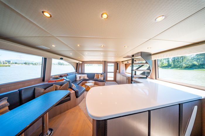 1998 Donzi R73 Photo 36 of 107