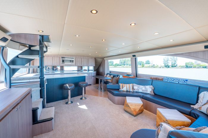 1998 Donzi R73 Photo 43 of 107