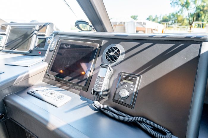 1998 Donzi R73 Photo 47 of 107