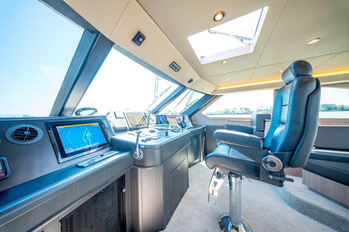 1998 Donzi R73 Photo 50 of 107