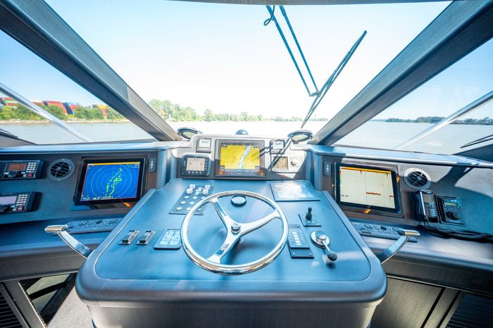 1998 Donzi R73 Photo 51 of 107