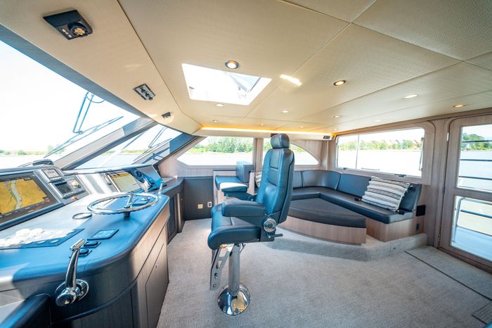 1998 Donzi R73 Photo 52 of 107