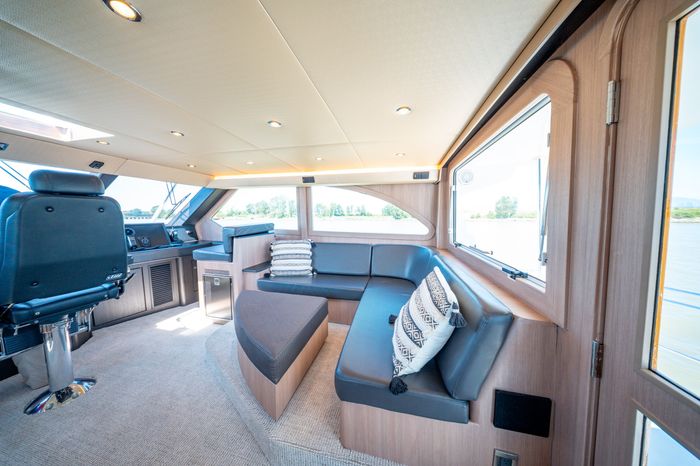 1998 Donzi R73 Photo 54 of 107