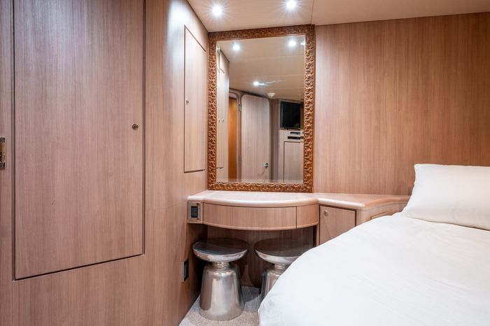 1998 Donzi R73 Photo 62 of 107