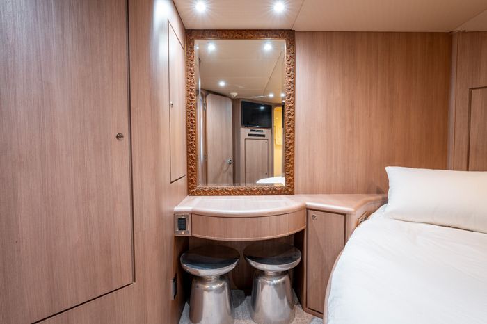 1998 Donzi R73 Photo 67 of 107