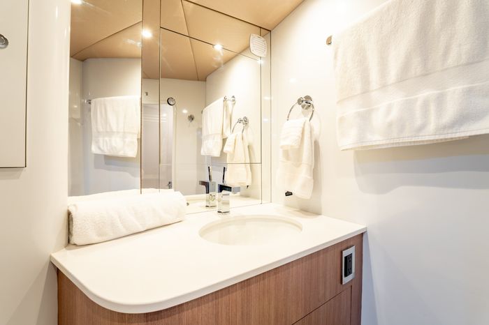 1998 Donzi R73 Photo 72 of 107