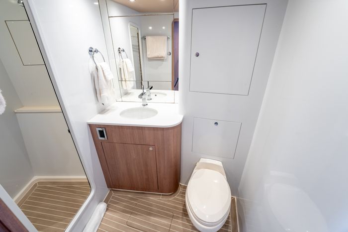 1998 Donzi R73 Photo 83 of 107