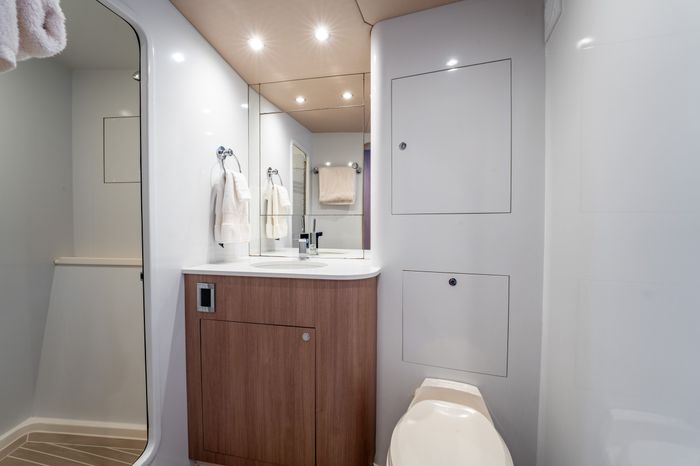 1998 Donzi R73 Photo 85 of 107