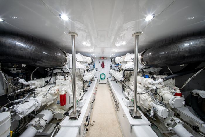 1998 Donzi R73 Photo 97 of 107