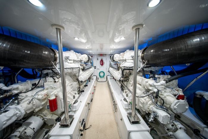 1998 Donzi R73 Photo 103 of 107