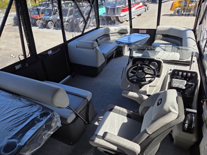 2026 Princecraft VECTRA 23RL TRITOON W/ 150HP MERCURY Photo 10 of 15