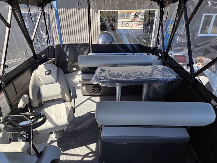 2026 Princecraft VECTRA 23RL TRITOON W/ 150HP MERCURY Photo 13 of 15