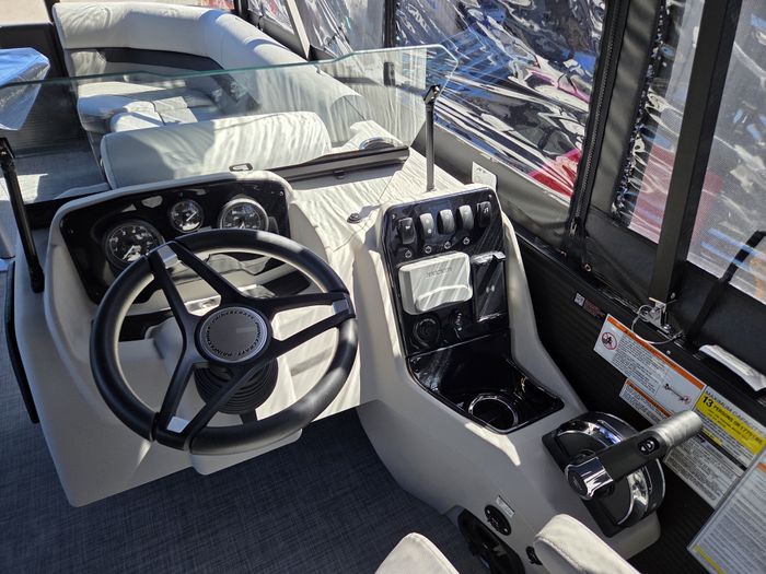2026 Princecraft VECTRA 23RL TRITOON W/ 150HP MERCURY Photo 9 of 15