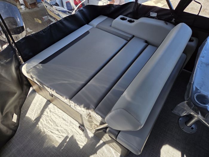 2026 Princecraft VECTRA 23RL TRITOON W/ 150HP MERCURY Photo 12 of 15
