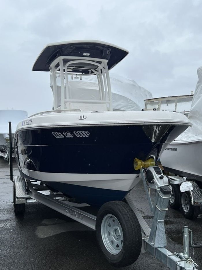 Robalo R222 CC 2021 Used Boat for Sale in South Portland, Maine ...