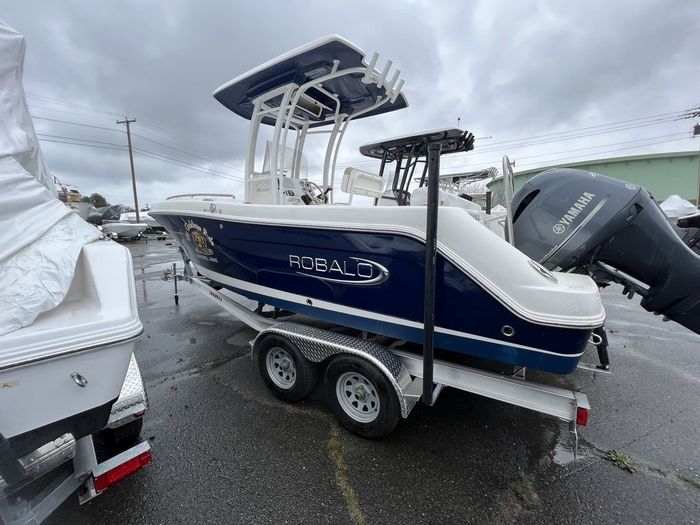 Robalo R222 CC 2021 Used Boat for Sale in South Portland, Maine ...