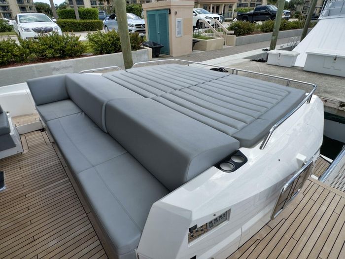 2020 Sunseeker 74 Sport Yacht Photo 5 of 91