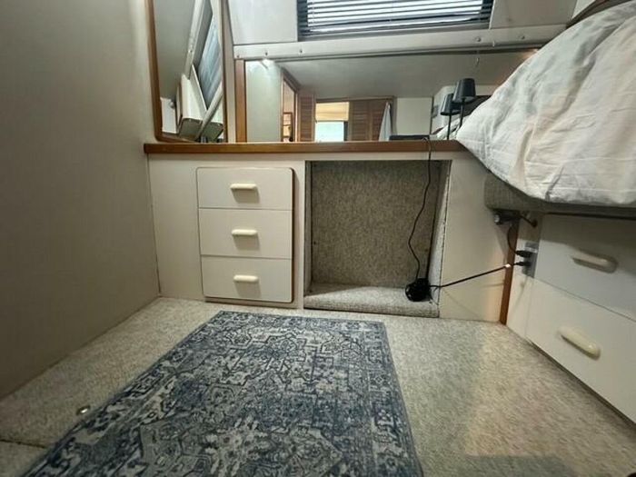 1989 Sea Ray 380 Aft Cabin Photo 44 of 52