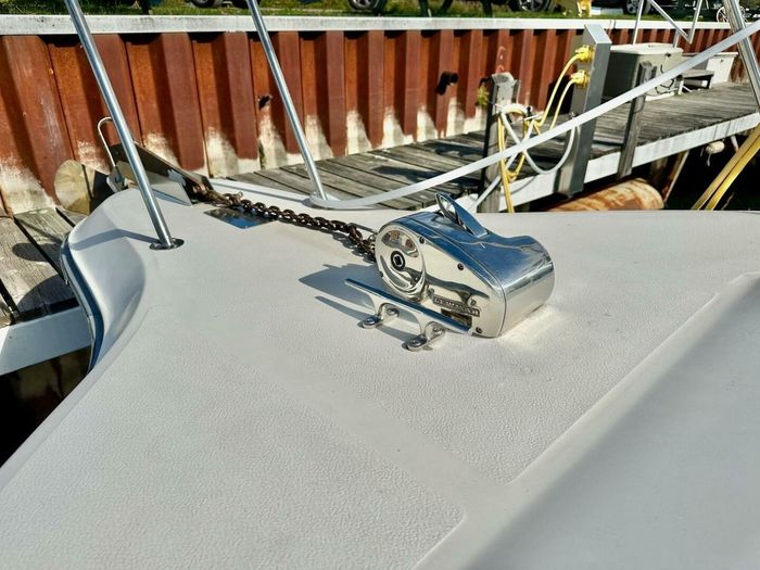 1989 Sea Ray 380 Aft Cabin Photo 15 of 52