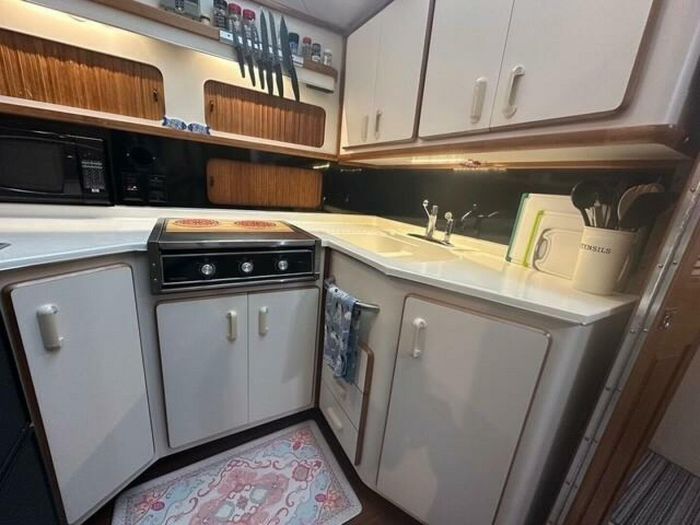 1989 Sea Ray 380 Aft Cabin Photo 35 of 52
