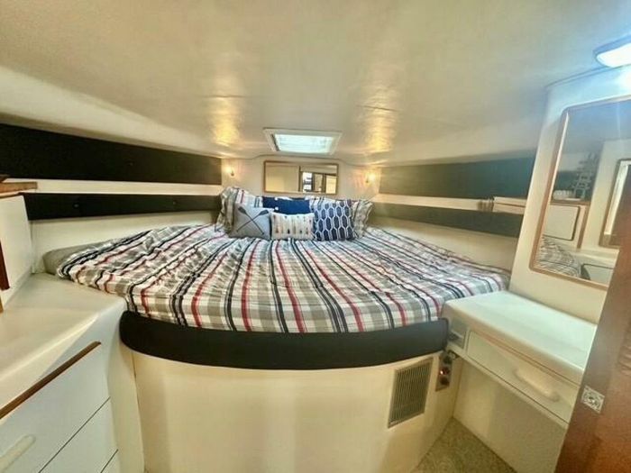 1989 Sea Ray 380 Aft Cabin Photo 36 of 52