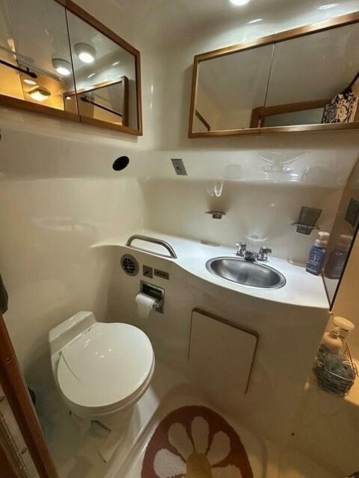 1989 Sea Ray 380 Aft Cabin Photo 46 of 52