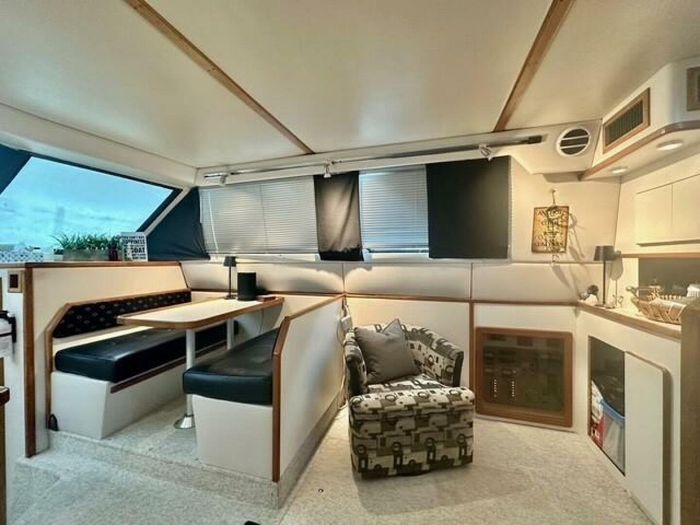 1989 Sea Ray 380 Aft Cabin Photo 28 of 52