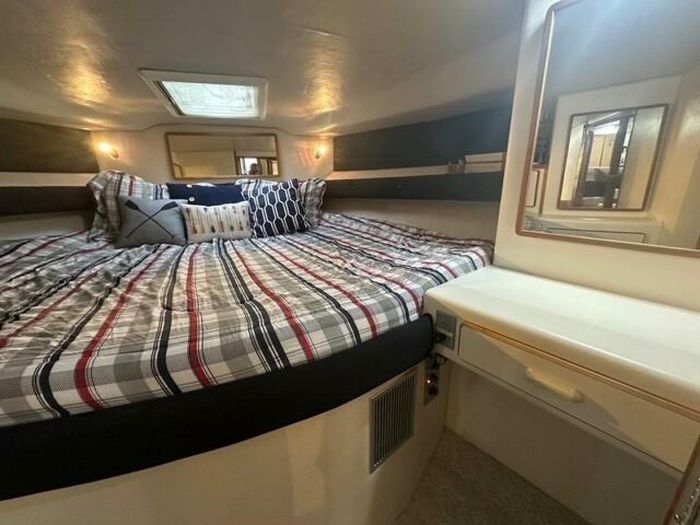 1989 Sea Ray 380 Aft Cabin Photo 38 of 52