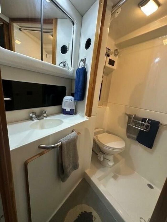 1989 Sea Ray 380 Aft Cabin Photo 39 of 52