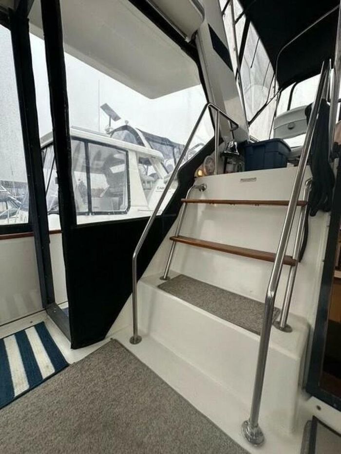 1989 Sea Ray 380 Aft Cabin Photo 19 of 52
