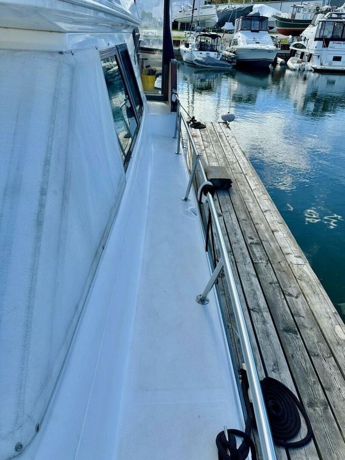 1989 Sea Ray 380 Aft Cabin Photo 9 of 52