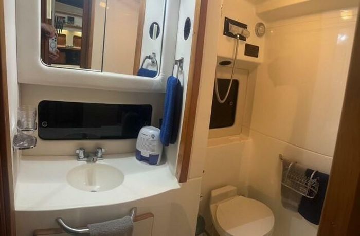 1989 Sea Ray 380 Aft Cabin Photo 40 of 52