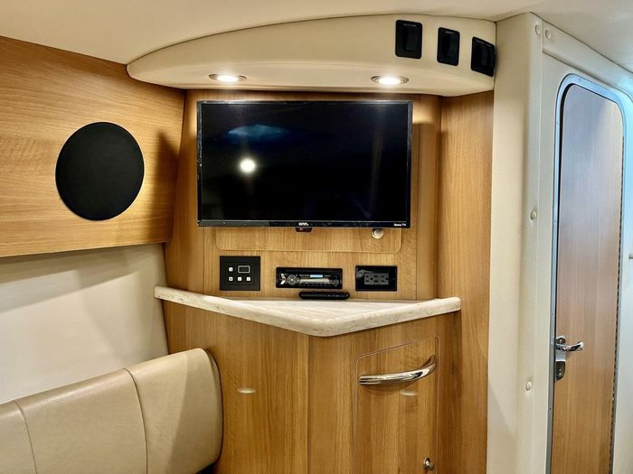2014 Rinker 290 Express Cruiser Photo 29 of 38