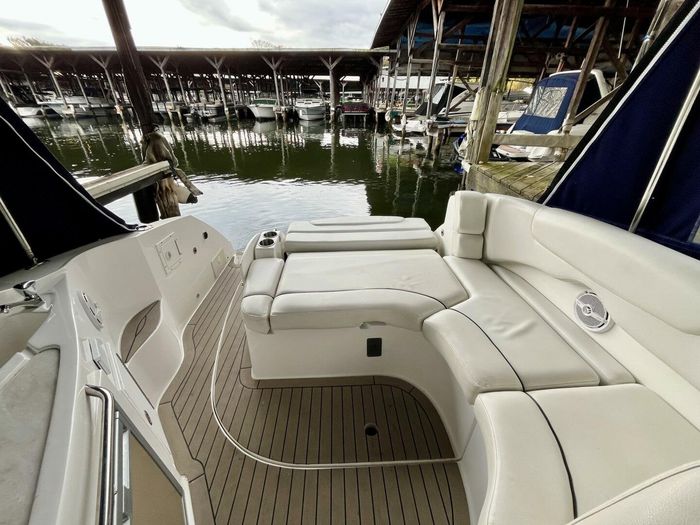 2014 Rinker 290 Express Cruiser Photo 9 of 38