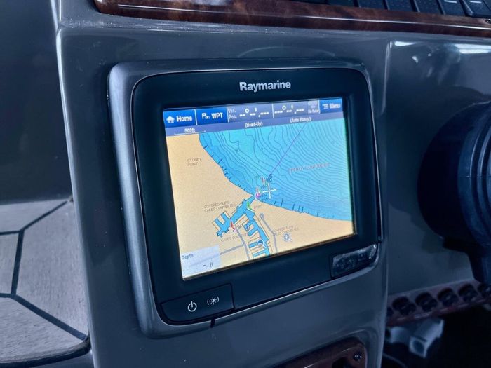 2014 Rinker 290 Express Cruiser Photo 16 of 38