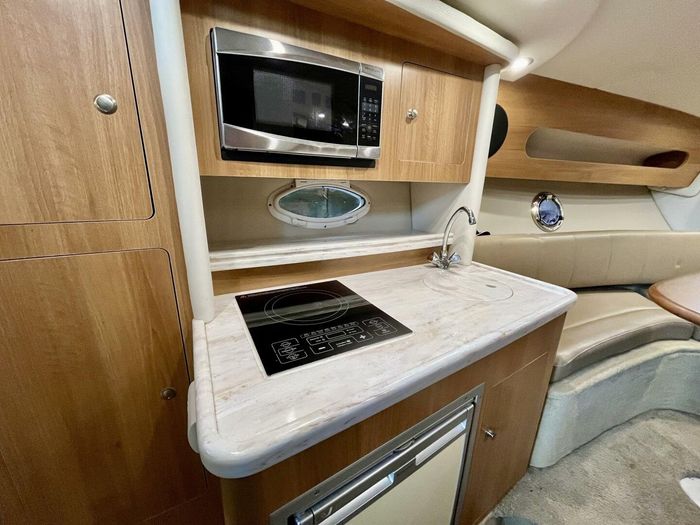2014 Rinker 290 Express Cruiser Photo 23 of 38