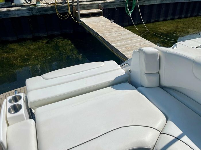 2014 Rinker 290 Express Cruiser Photo 10 of 38