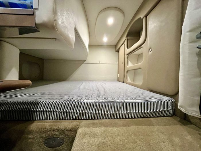 2014 Rinker 290 Express Cruiser Photo 32 of 38