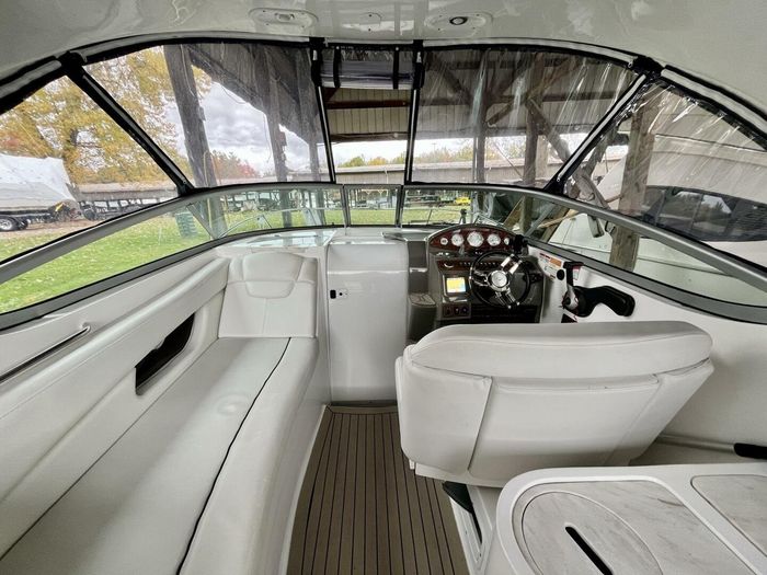 2014 Rinker 290 Express Cruiser Photo 11 of 38