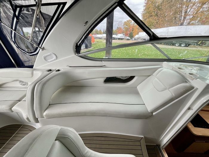 2014 Rinker 290 Express Cruiser Photo 12 of 38