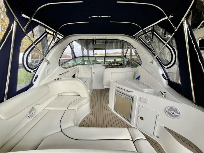 2014 Rinker 290 Express Cruiser Photo 5 of 38